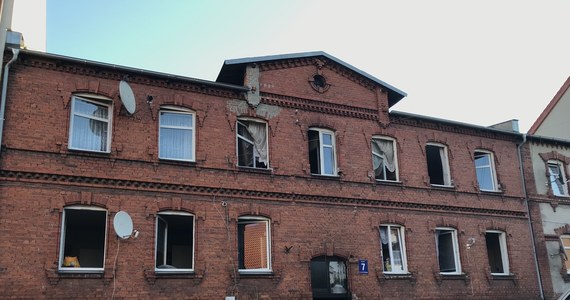 ​Policja zatrzymała mężczyznę podejrzanego o podpalenie kamienicy w Lęborku w województwie pomorskim. Został już aresztowany. Do pożaru doszło w nocy z niedzieli na poniedziałek. W budynku przebywało wtedy 25 osób, z których 20 zostało rannych. Ciężkim poparzeniom uległo troje dzieci.