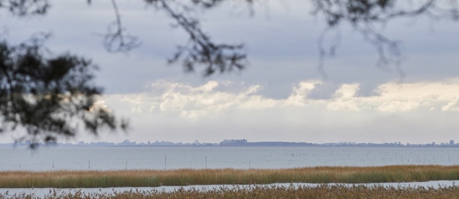 ​Na Mierzei Wiślanej rozpoczęły się wstępne pomiary w miejscu planowanej budowy kanału żeglugowego w Nowym Świecie. To element prac przygotowawczych związanych z inwestycją, dzięki której skróci się droga wodna z Zalewu Wiślanego na Zatokę Gdańską.