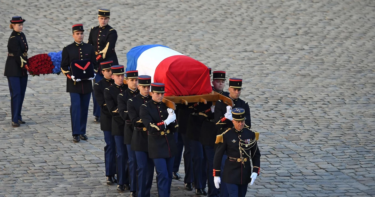 Charles Aznavour est mort. La France a dit au revoir au musicien légendaire