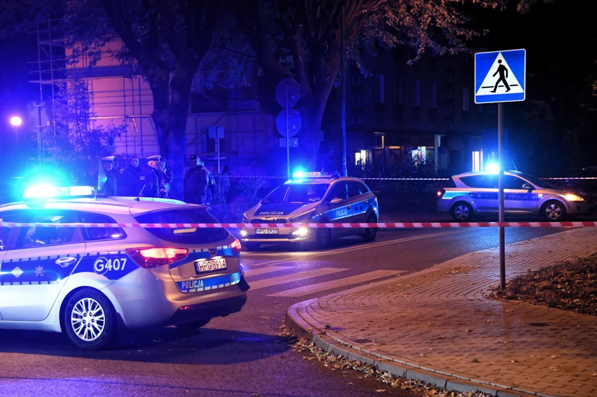 "Każda sytuacja dotycząca nieplanowanego zatrzymania uprzywilejowanej kolumny samochodowej Służby Ochrony Państwa jest indywidualnie oceniana przez dowódcę ochrony bezpośredniej" - poinformowała Służba Ochrony Państwa w związku z czwartkowym wypadkiem w Oświęcimiu. 