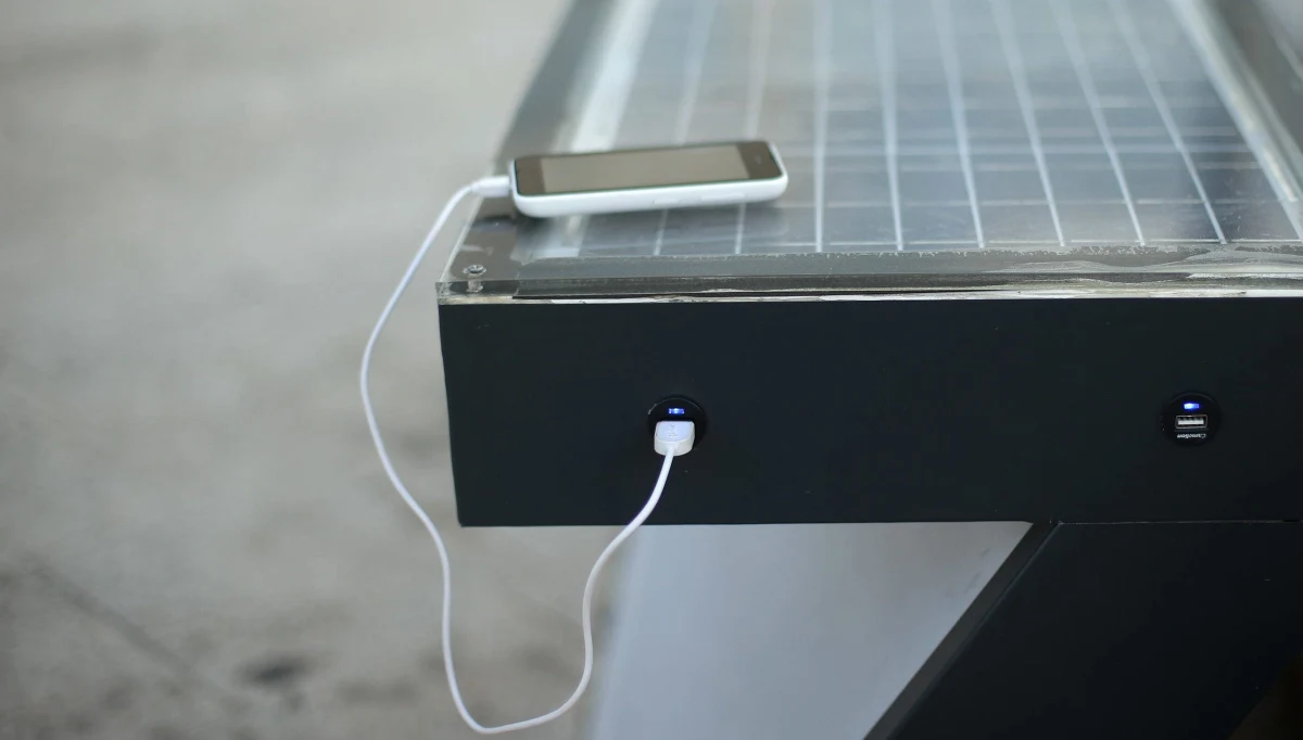 Grupa europosłów z czterech frakcji mających zdecydowaną większość w PE domaga się szybkiego wprowadzenia jednolitych ładowarek do przenośnych urządzeń elektronicznych. KE, do której adresowany jest ich apel, zastanawia się nad rozwiązaniem prawnym problemu.