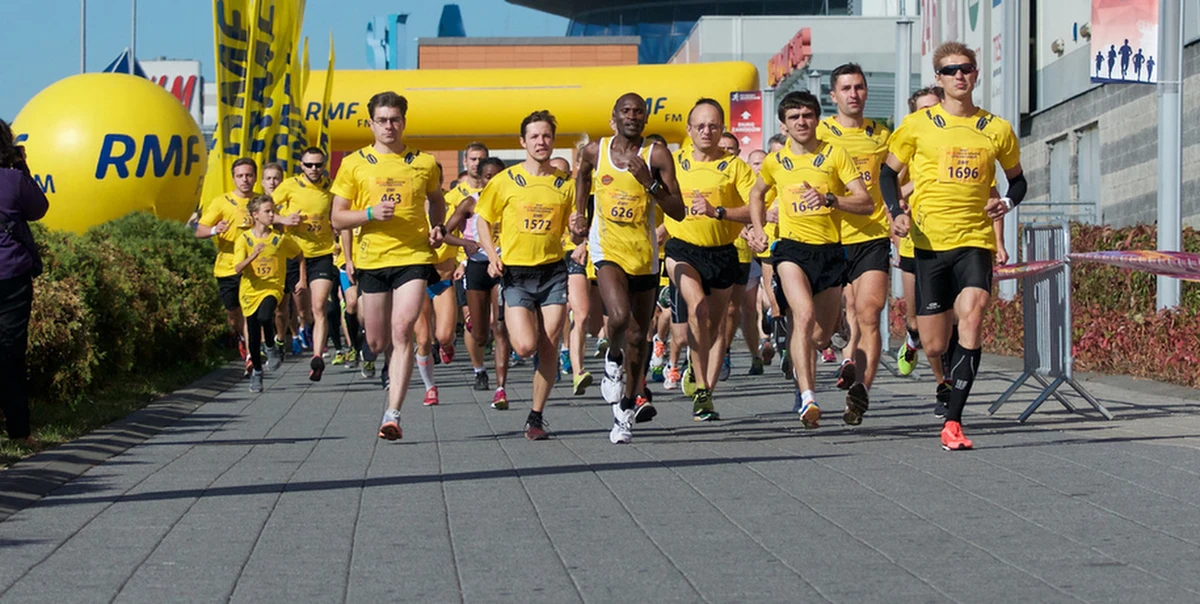 Ponad 8 tysięcy osób potwierdziło już swój udział w 3 biegach tegorocznej edycji Silesia Maratonu. To największa na Śląsku impreza biegowa. W niedzielę wystartują półmaratończycy i maratończycy, a w sobotę odbył się Mini Maraton o puchar Radia RMF FM. W tym biegu wystartowało 2000 osób.