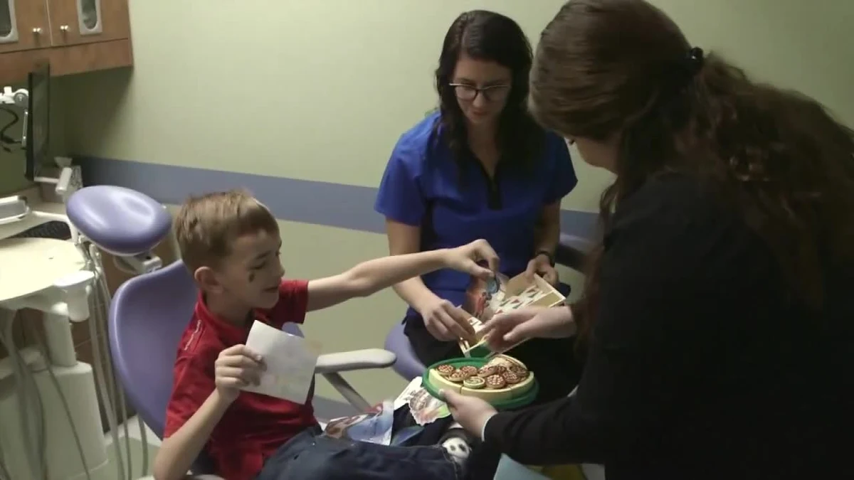 Sześcioletni chłopiec z Teksasu dopiero teraz zaczyna normalnie mówić. Wszystko dzięki jego dentystce, które zauważyła, że chłopiec ma zbyt krótkie wędzidełko. Prosty zabieg sprawił, że 6-latek, który wcześniej nie mógł się porozumieć z rodzicami, teraz nie ma z tym najmniejszych problemów.