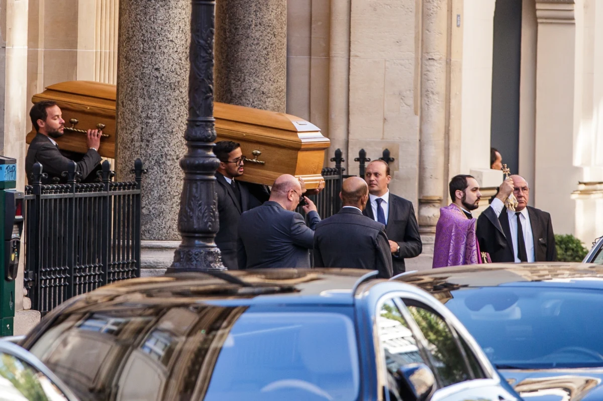 Msza pogrzebowa w intencji zmarłego w poniedziałek w wieku 94 lat słynnego francuskiego piosenkarza ormiańskiego pochodzenia Charlesa Aznavoura została odprawiona w katedrze ormiańskiej Saint-Jean-Baptiste, niedaleko Pól Elizejskich w Paryżu.