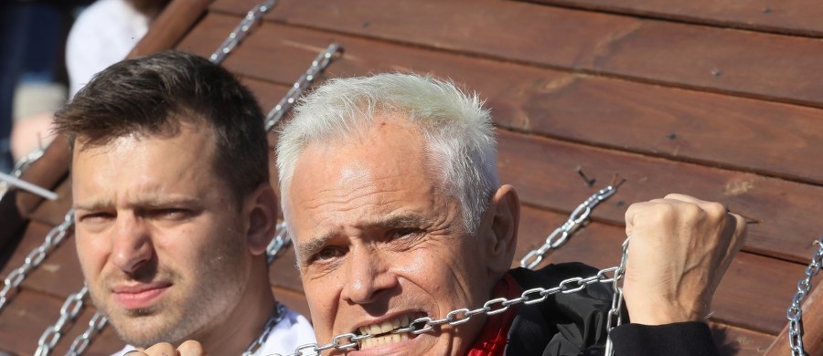 Przeciwko okrucieństwu wobec psów trzymanych na łańcuchach protestowali uczestnicy akcji "Zerwijmy łańcuchy". Akcja odbyła się m.in. w Warszawie, Częstochowie, Bielsko-Białej, Poznaniu oraz w Lublinie.