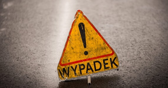 ​Dwie osoby zginęły w wypadku, do jakiego doszło między Piotrowem a Obrzyckiem w powiecie szamotulskim w Wielkopolsce. Na miejscu zdarzenia nadal trwają czynności służb pod nadzorem prokuratora.