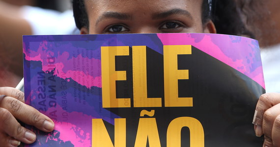 Jair Bolsonaro powiedział o swoje przeciwniczce politycznej, że jest zbyt brzydka, by warto było ją zgwałcić. To sprawiło, że na ulice San Paulo wyszło sto tysięcy kobiet, organizując wcześniej w mediach społecznościowych kampanię #NieOn. Jednak wielu Brazylijczyków chce, by to właśnie ten człowiek został nowym prezydentem tego kraju. Według ostatnich sondaży, skrajnie prawicowy kandydat na prezydenta Brazylii zwiększył swą przewagę nad lewicowym rywalem Fernando Haddadem przed niedzielnymi wyborami i prowadzi już z 35-proc. poparciem.
