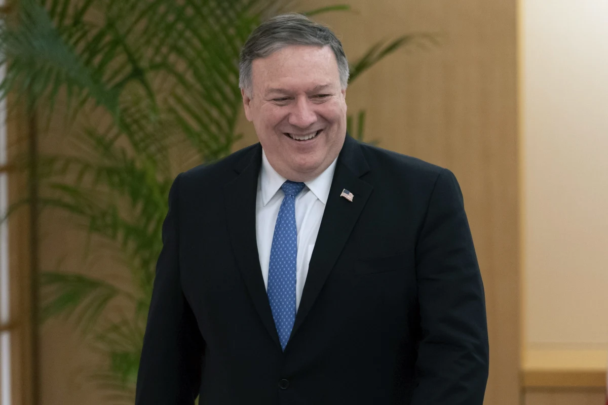 ​Sekretarz stanu USA Mike Pompeo zakończył w niedzielę swoją czwartą wizytę w Korei Płn., gdzie spotkał się z przywódcą tego kraju Kim Dzong Unem w celu osiągnięcia postępów w wysiłkach na rzecz przekonania go do rezygnacji z broni jądrowej - podała agencja AP.