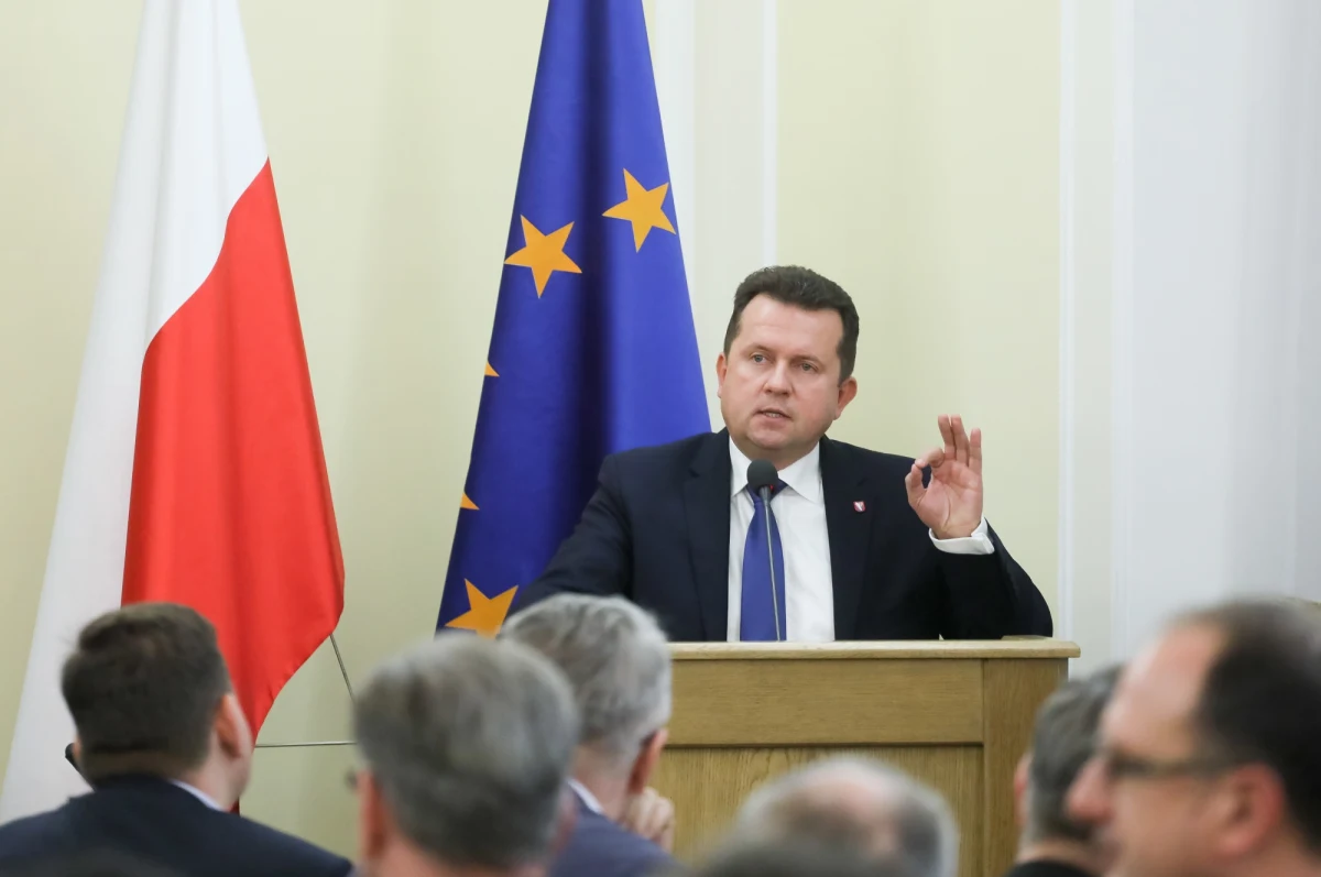 Wszyscy słusznie krytykują od kilku dni skrajnie chamskie, seksistowskie wystąpienie prezydenta Legionowa Roman Smogorzewskiego podczas lokalnej konwencji wyborczej. Nie oszczędzają go ani polityczni wrogowie, ani sojusznicy. Przy okazji obrywa się też obecnemu na tym spotkaniu i nie reagującemu na ohydne zachowanie Smogorzewskiego rzecznikowi Platformy Obywatelskiej Janowi Grabcowi.