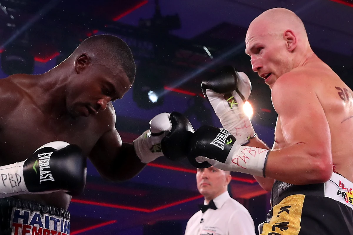 Krzysztof "Diablo" Włodarczyk (56-4-1, 39 KO) pokonał w sobotę Ala Sandsa (20-4, 18 KO) w walce wieczoru gali boksu "Nosalowy Dwór KnockOut Boxing Night 4" w Zakopanem. Dwukrotny mistrz świata w wadze junior ciężkiej wygrał z Haitańczykiem przez techniczny nokaut.