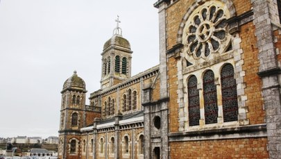 Wielki XIX-wieczny kościół do wynajęcia we Francji