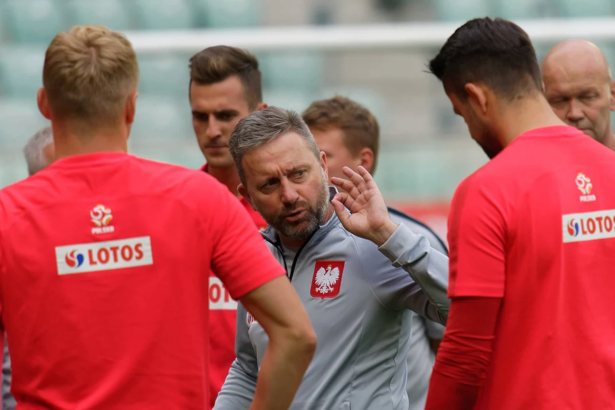 Nadchodzący tydzień upłynie kibicom na obserwowaniu zgrupowania piłkarskiej reprezentacji Polski. Kadrowicze już w poniedziałek zaczną zgrupowanie w Katowicach. W nadchodzącym tygodniu czekają ich dwa spotkania Ligi Narodów – z Portugalią i z Włochami. Oba mecze zostaną rozegrane na Stadionie Śląskim w Chorzowie. Co ciekawe, podczas pierwszego spotkania zabraknie gwiazdy światowej piłki.