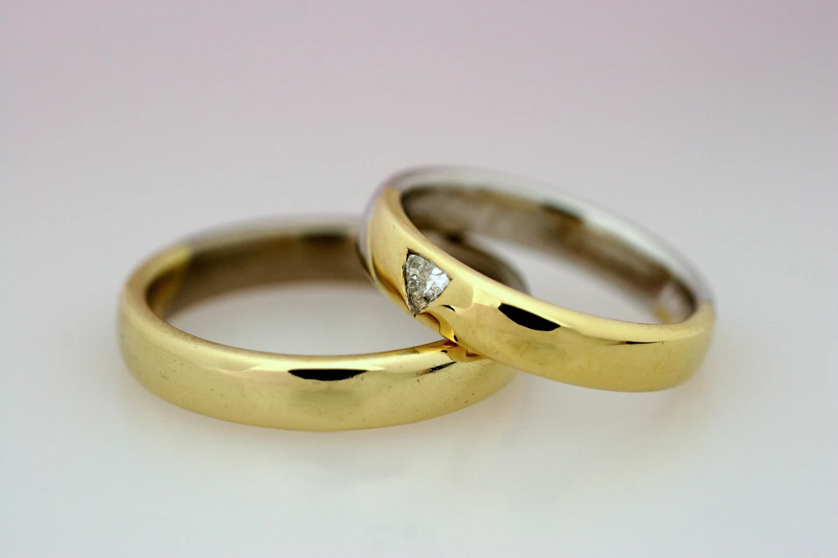 Organizatorzy referendum w Rumunii ws. ograniczenia definicji małżeństwa do związku kobiety i mężczyzny obawiają się, że z powodu niskiej frekwencji plebiscyt zostanie uznany za nieważny. Na pięć godzin przed końcem głosowania frekwencja wynosiła 15,21 proc.