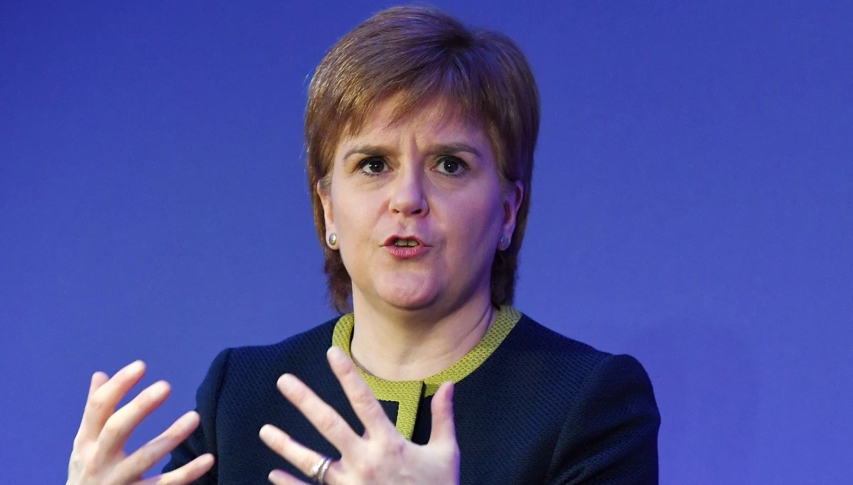 ​Przewodnicząca Szkockiej Partii Narodowej (SNP) Nicola Sturgeon oświadczyła, że przedstawi swe plany dalszych działań na rzecz niepodległości Szkocji wkrótce po tym, gdy znane będą wyniki brukselskich rozmów premier Theresy May w sprawie Brexitu.