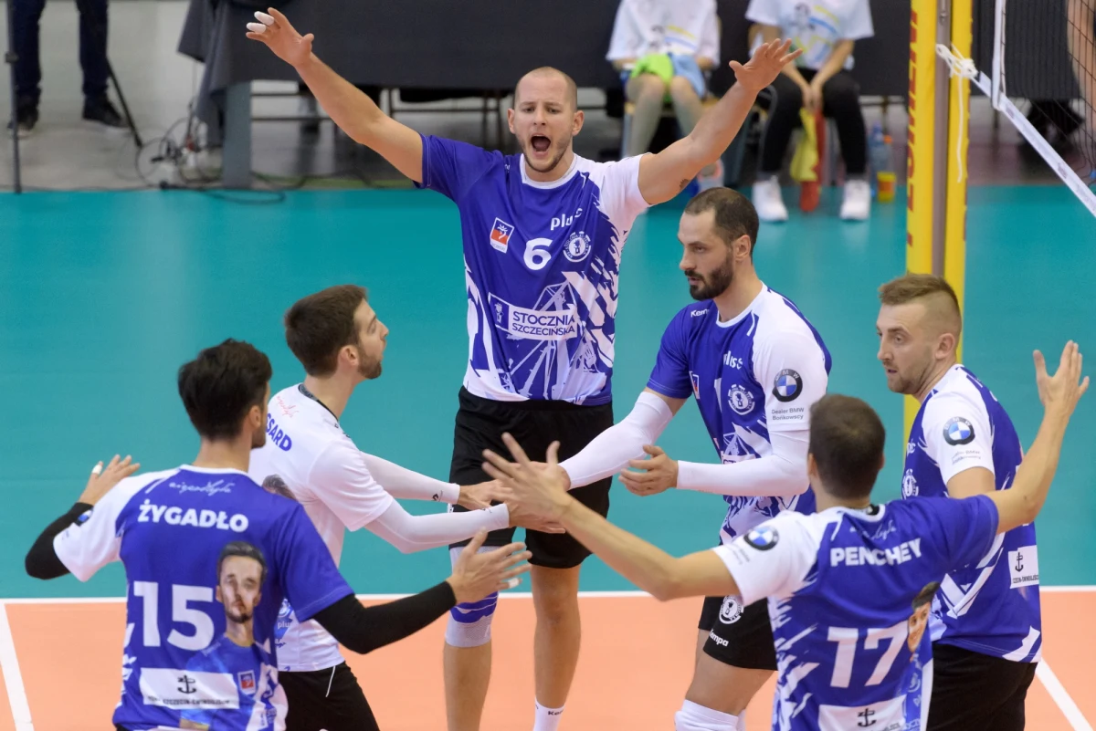 Zwycięstwem siatkarzy Stoczni Szczecin zakończył się 14. Agrobex Memoriał Arkadiusza Gołasia rozegrany w podpoznańskim Zalasewie. W finale szczecinianie pokonali ubiegłorocznego triumfatora ONICO Warszawa 3:1. Trzecią lokatę zajęła Zaksa Kędzierzyn-Koźle.