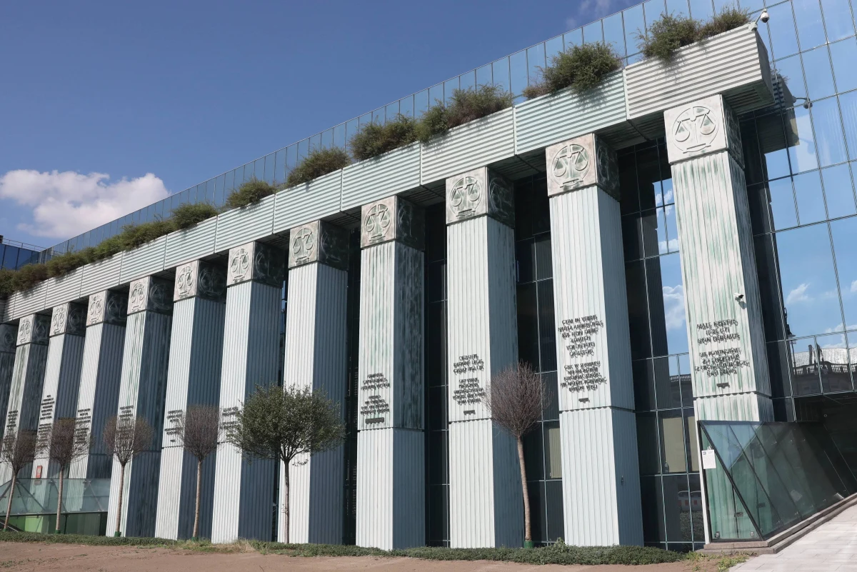 ​Krajowa Rada Sądownictwa ma już wszystkie zgłoszenia kandydatów na sędziów SN. Kandydatów jest 25 na 11 miejsc. Jedna trzecia to osoby, które nie wygrały batalii o wakat w pierwszym konkursie - pisze poniedziałkowa "Rzeczpospolita".