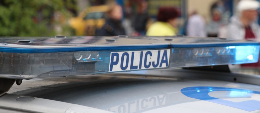 ​Ciało 40-latka, którego zaginięcie zgłosiła siostra, znaleziono w jednym z domów w gminie Skarżysko Kościelne (Świętokrzyskie). Zwłoki były w walizce - poinformował oficer prasowy Komendy Powiatowej Policji w Skarżysku-Kamiennej, Jarosław Gwóźdź.