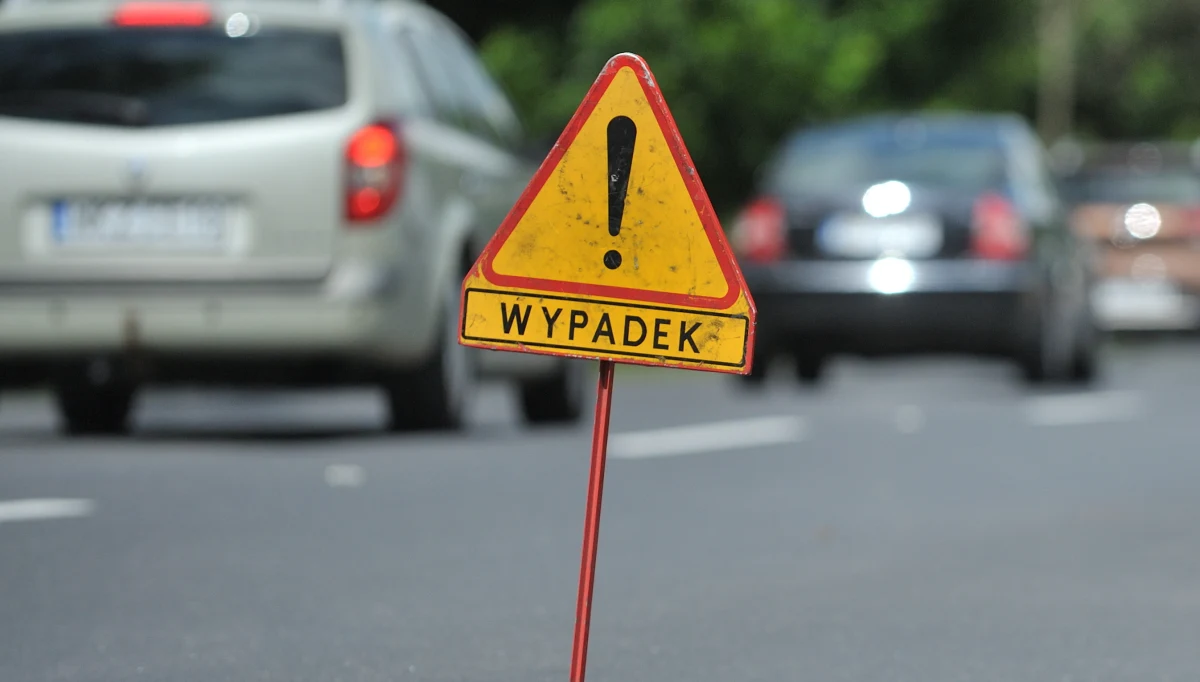 Jedna osoba zginęła, trzy zostały ranne w karambolu na dolnośląskim odcinku A4. Między węzłami Jadwisin i Chojnów zderzyło się siedem ciężarówek i jeden samochód osobowy.