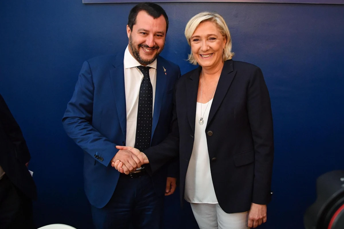 ​Goszcząca w Rzymie przewodnicząca francuskiego Zjednoczenia Narodowego Marine Le Pen zadeklarowała wraz z wicepremierem Włoch Matteo Salvinim z prawicowej Ligi, że oboje chcą stworzyć inną UE, z odmiennymi wartościami i zasadami. W wystąpieniu na zjeździe prawicowej włoskiej organizacji związkowej UGL w Wiecznym Mieście Le Pen oświadczyła, że "Unia Europejska podeptała wartości solidarności". Salvini oznajmił zaś, że włoski rząd Ligi i antysystemowego Ruchu Pięciu Gwiazd nie zejdzie z obranej drogi.