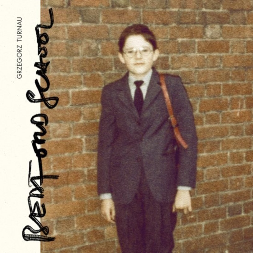 9 listopada ukaże się pierwsza anglojęzyczna płyta Grzegorza Turnaua. Na okładce wydawnictwa możemy zobaczyć, jak popularny wokalista wyglądał w młodości.