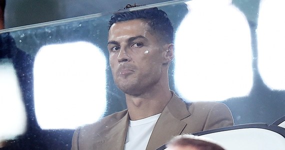 Cristiano Ronaldo popada w coraz poważniejsze kłopoty. Po tym, jak w ubiegłym tygodniu nagłośnione zostały oskarżenia byłej amerykańskiej modelki Kathryn Mayorgi, która twierdzi, że gwiazdor zgwałcił ją w 2009 roku, do reprezentującego ją prawnika zgłosiła się kolejna kobieta twierdząc, że "miała podobne doświadczenie". Co więcej, adwokat Leslie Stovall poinformował w rozmowie z "The Sun" o skargach dwóch innych kobiet przeciwko Ronaldo.