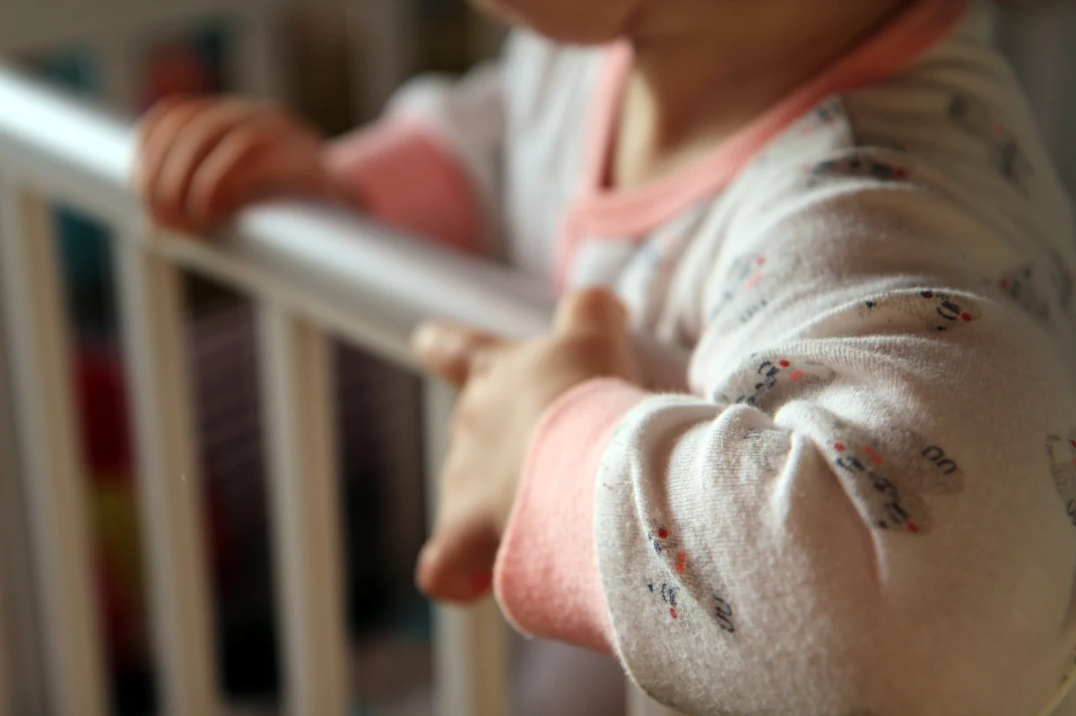 Rodzice w Gdańsku na miejsce w samorządowym żłobku czekają średnio 1,5 roku. Przezorni zapisują dzieci tuż po urodzeniu. Dziennikarze Interii sprawdzili, jak kandydaci na prezydenta Gdańska zamierzają rozwiązać ten problem. Jak poprawić sytuację żłobkową i skrócić czas oczekiwania na miejsce? O to zapytali kandydatów na prezydenta Gdańska. 
