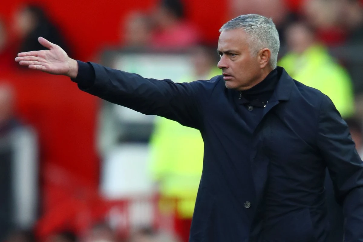 Trener piłkarzy Manchesteru United Jose Mourinho od ponad 800 dni mieszka w pięciogwiazdkowym hotelu, w którym doba kosztuje 600 funtów - donosi brytyjski dziennik "Daily Mail". Łącznie Portugalczyk wydał na zakwaterowanie prawie pół miliona funtów od 2016 roku.