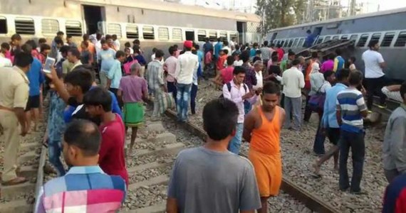 Co najmniej pięć osób zginęło, a 35 zostało rannych w środę w rezultacie wykolejenia się pociągu w północnych Indiach - poinformowała miejscowa policja. Na razie nie wiadomo, co było przyczyną wypadku.