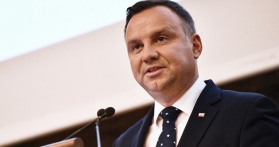 Prezydent Andrzej Duda powołał nowych sędziów Sądu Najwyższego w Izbach: Cywilnej, Karnej oraz Kontroli Nadzwyczajnej i Spraw Publicznych. Taką informację przekazał prezydencki minister Paweł Mucha. Uroczystość w Pałacu Prezydenckim odbyła się bez udziału mediów. Andrzej Duda złamał zabezpieczenia zastosowane przez Sąd Najwyższy i Naczelny Sąd Administracyjny. Chodzi o izby: kontroli nadzwyczajnej i spraw publicznych, cywilną oraz karną. 