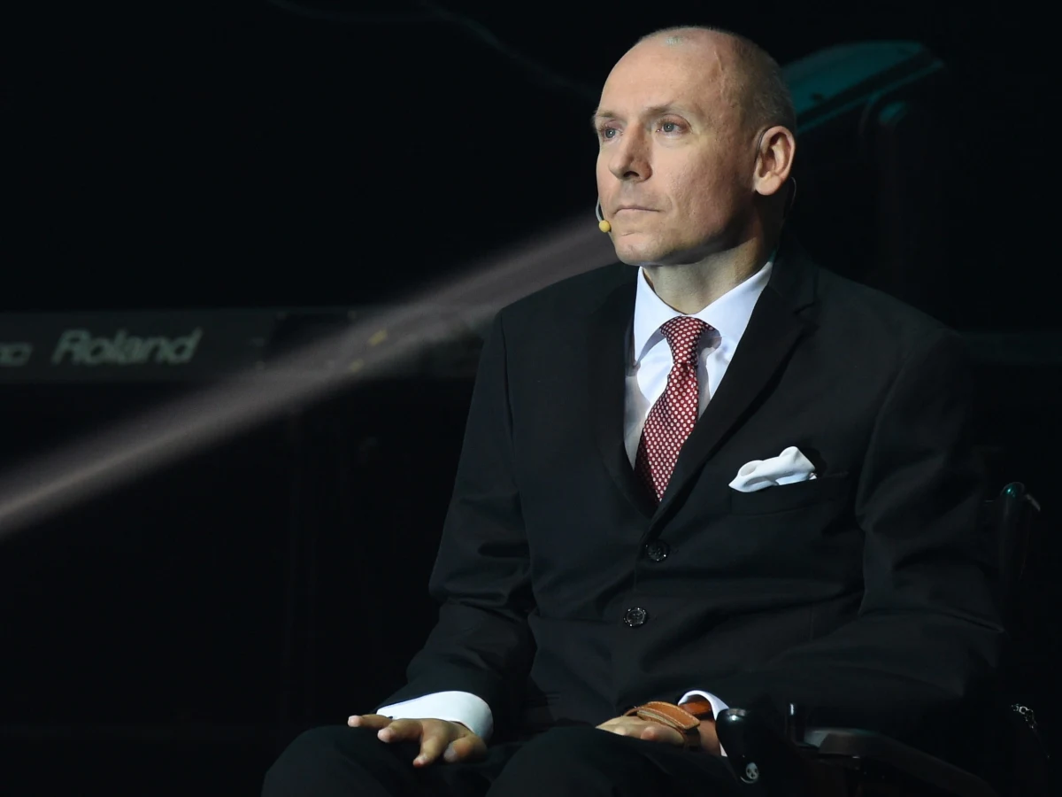 Dokumentacja medyczna oraz przebieg akcji ratunkowej w domu Piotra Pawłowskiego dają nam prawo podejrzewać, że doszło do błędu medycznego - poinformowała w środę PAP pełnomocnik rodziny zmarłego mec. Beata Bosak-Kruczek. Jak dodała prokuratura wszczęła we wtorek śledztwo w tej sprawie.