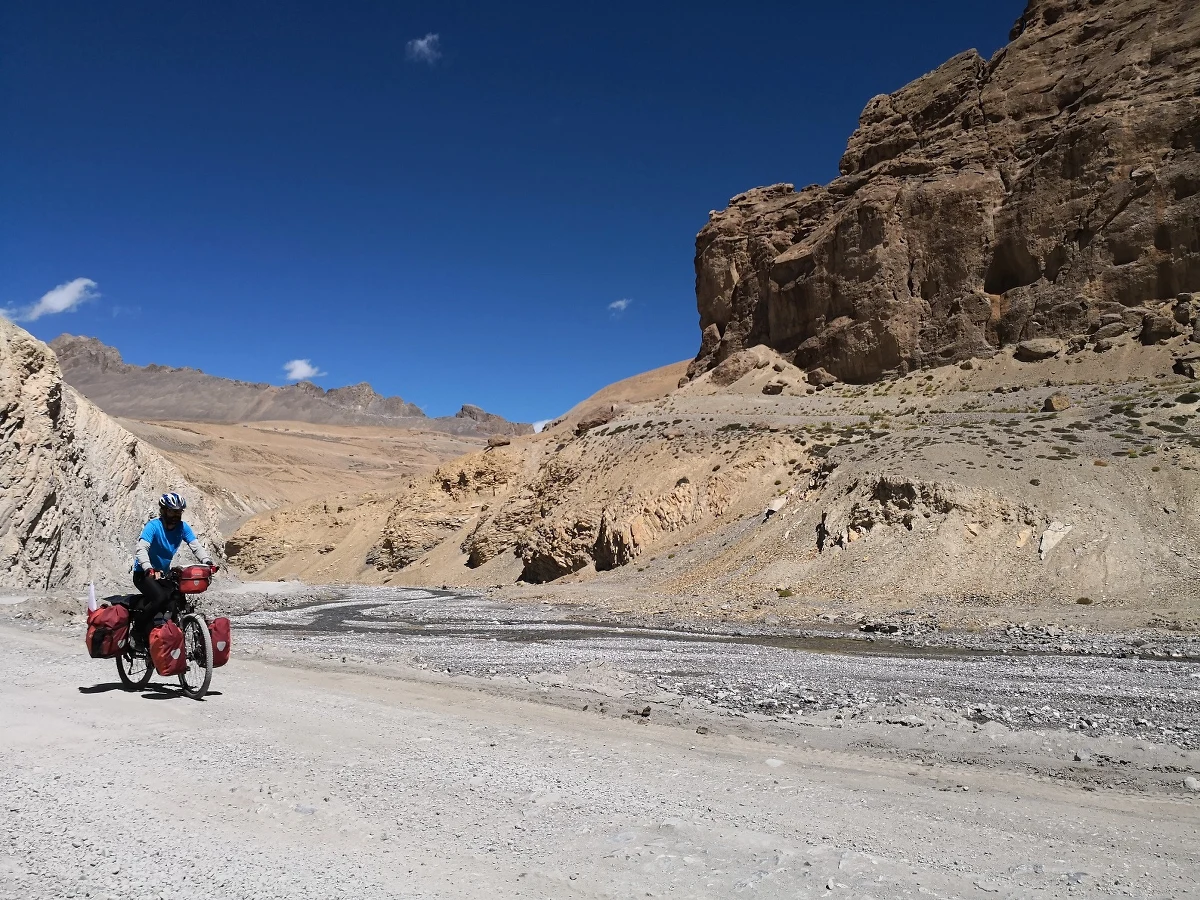 1300 kilometrów przez najwyższe przełęcze świata pokonał Marcin Korzonek, podróżnik z Wrocławia. W czasie blisko miesięcznej wyprawy w indyjskie Himalaje rowerzysta wjechał na dwóch kółkach na cztery przełęcze o wysokości powyżej 5 tysięcy metrów nad poziomem morza. 
