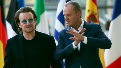 Bono i Tusk spotkali się w Brukseli. Do sieci trafiło wymowne zdjęcie