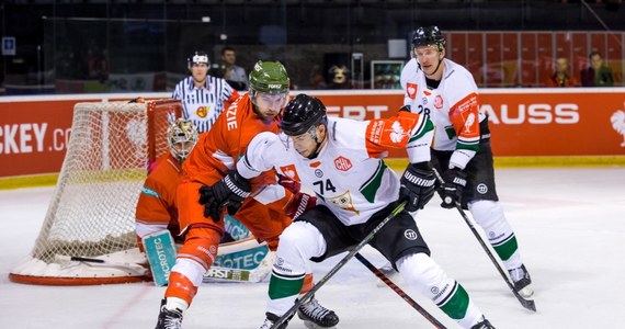 "W sporcie - jak w życiu. Jeszcze niedawno zbieraliśmy ochrzan za przegraną z Toruniem w lidze, a teraz zdobyliśmy historyczne punkty w Lidze Mistrzów" - tak kapitan GKS-u Tychy Michał Kotlorz podsumował zwycięstwo nad HC Bolzano w meczu Champions Hockey League. To pierwsze w historii zwycięstwo - co więcej: pierwsze w historii punkty - polskiego klubu w tych prestiżowych rozgrywkach! "Chyba jeden z najlepszych meczów w naszym wykonaniu w tym sezonie. Drużyna pokazała, że potrafi grać w hokeja, drużyna pokazała, że ma siłę, że ma charakter, że potrafi strzelać, że ma mentalność zwycięzców" - podkreślał po spotkaniu szkoleniowiec tyszan Andriej Gusow. Napastnik Bartłomiej Jeziorski stwierdził zaś wprost: "Uczucie nie do opisania. Smakuje lepiej niż złoto mistrzostw Polski".