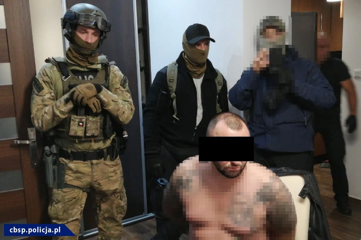 Trzech lekarzy, którzy wystawiali fałszywe zaświadczenia członkom zorganizowanej grupy przestępczej zatrzymali na Śląsku funkcjonariusze Centralnego Biura Śledczego Policji. Oprócz nich wpadło jeszcze pięciu podejrzanych o udział w tym gangu. 