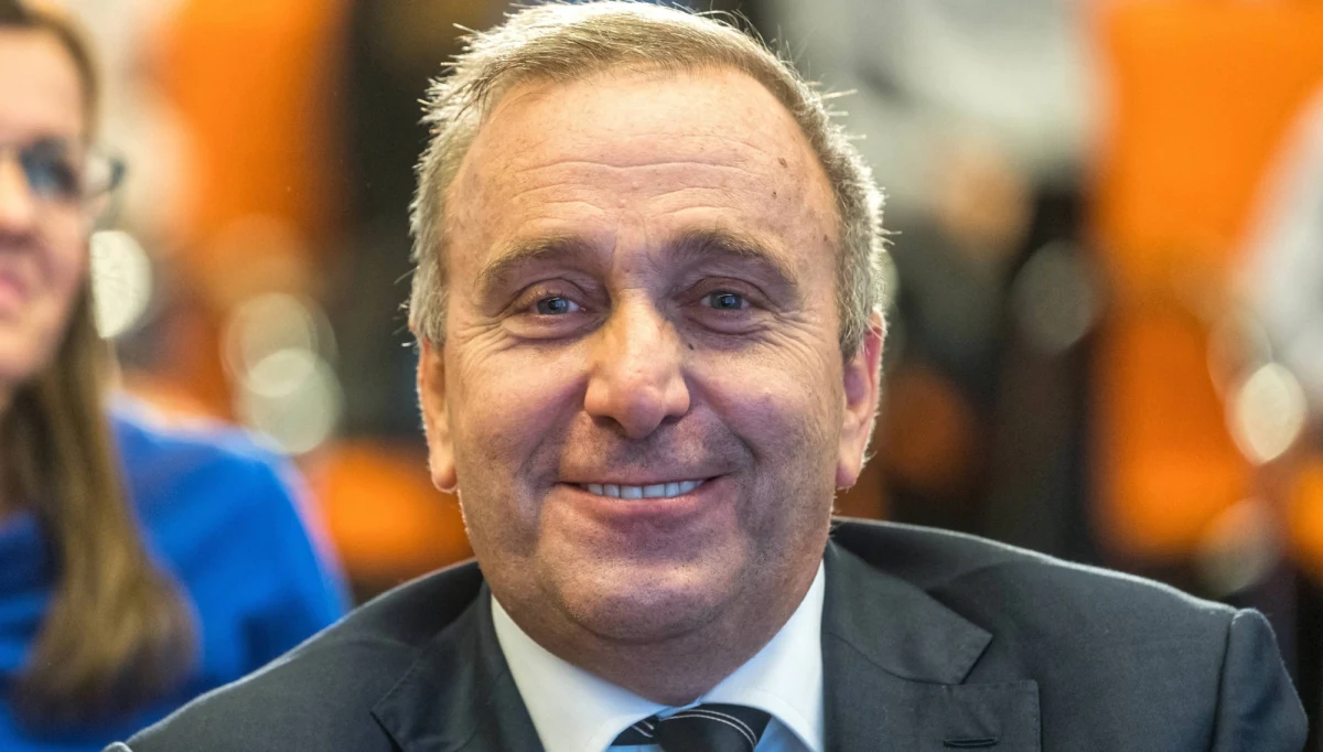 Mówimy do Jarosława Kaczyńskiego, Mateusza Morawieckiego i Jacka Sasina "ręce precz od Łodzi", to łodzianie wybiorą prezydenta miasta i radę - oświadczył szef PO Grzegorz Schetyna. Zaapelował też do partii, które "wiedzą, jak ważna jest demokracja", o wsparcie prezydent Łodzi Hanny Zdanowskiej.