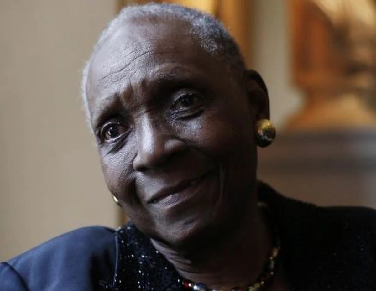 Francuska pisarka urodzona w Gwadelupie, Maryse Conde, została laureatką nowej międzynarodowej nagrody literackiej, zwanej Alternatywnym Noblem. Werdykt ogłoszono w piątek w sztokholmskiej Bibliotece Miejskiej. Nagroda została ustanowiona w odpowiedzi na rezygnację w tym roku z ogłoszenia przez Akademię Szwedzką literackiej Nagrody Nobla. W Polsce twórczość Maryse Conde znana jest m.in. za sprawą powieści "Ja, Tituba, czarownica z Salem".