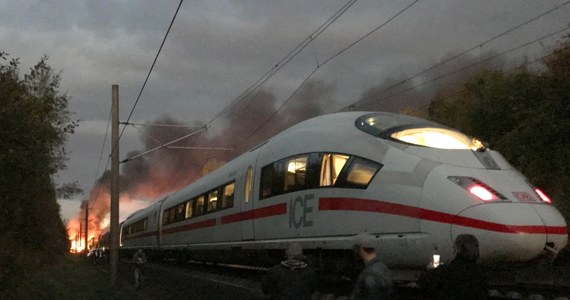 W pociągu jadącym na trasie Kolonia-Monachium w Niemczech wybuchł pożar. Konieczna była ewakuacja pół tysiąca pasażerów. Jak informują niemieckie media, rannych jest 5 osób. 