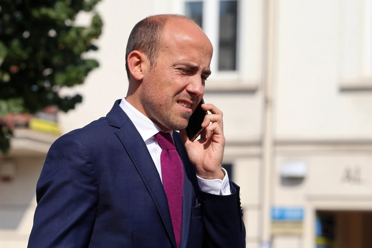 "Ta wypowiedź dyskwalifikuje Leszka Mazura jako przewodniczącego Krajowej Rady Sądownictwa" - tak Borys Budka, poseł PO i członek KRS, komentuje słowa sędziego, który na antenie RMF FM zapowiedział, że Krajowa Rada Sądownictwa będzie konsultowała się z rządem, po decyzji unijnego Trybunału Sprawiedliwości w sprawie Polski. Chodzi o ewentualne zastosowanie środków zabezpieczających, które wstrzymają zmiany personalne w Sądzie Najwyższym.