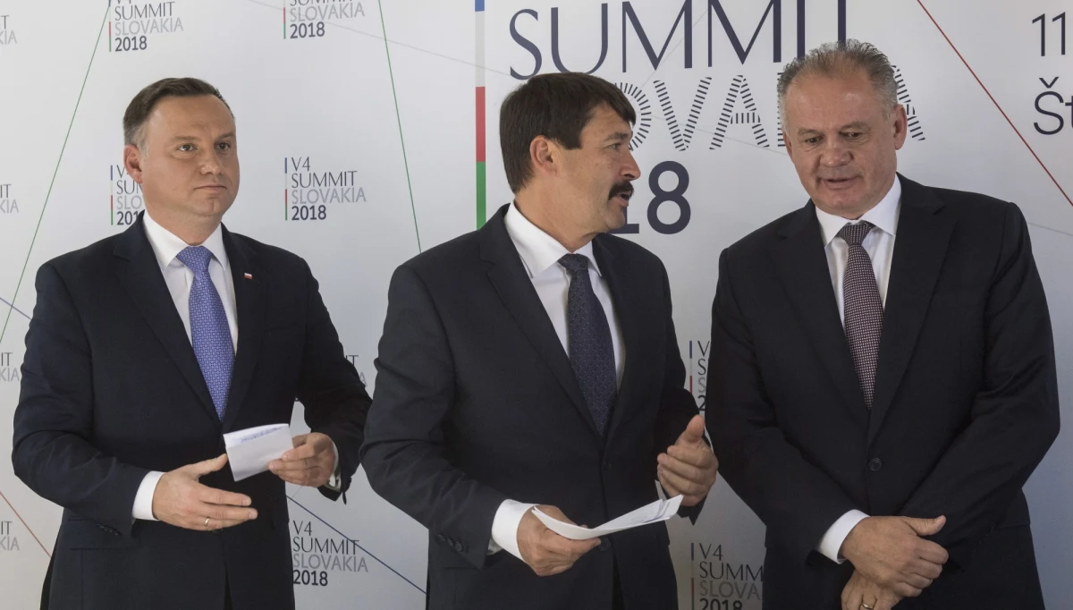 Chcemy, by UE była wspólnotą solidarną. Chcemy Unii, o której marzyli ojcowie założyciele - mówili prezydenci państw Grupy Wyszehradzkiej. Podkreślili, że B4 musi przypominać, jak wspaniałym projektem jest UE oraz zachować jedność, by odnosić w niej sukcesy. 