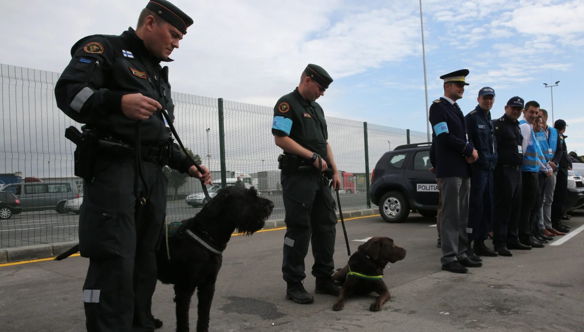 ​Polska nie chce się zrzec części suwerenności na rzecz wzmacnianej Europejskiej Straży Granicznej i Przybrzeżnej, czyli dawnego Frontexu. Zagarnianie kompetencji państw członkowskich to nie jedyna krytyka ze strony polskiego rządu pod adresem tej służby.