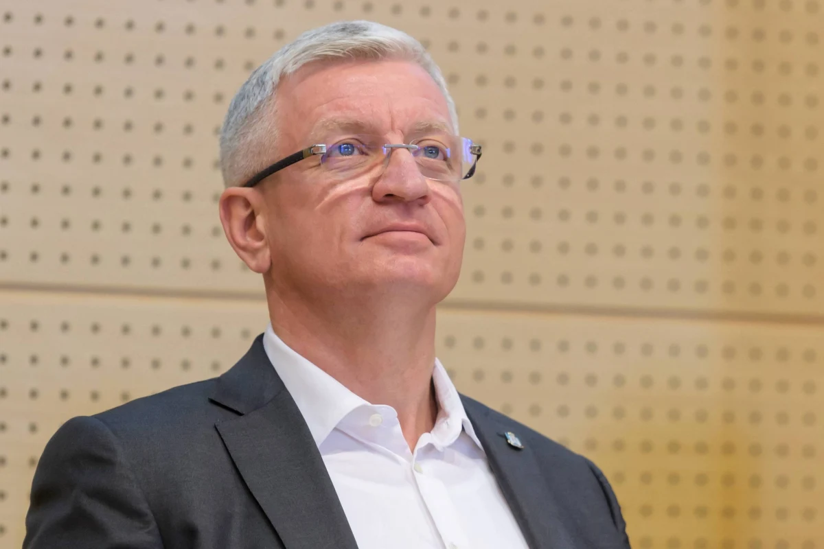 ​Tacy jak Patryk Jaki muszą występować z partii, bo to wstyd być w takiej partii - ja jestem dumny będąc kandydatem Koalicji Obywatelskiej - powiedział ubiegający się o reelekcję prezydent Poznania Jacek Jaśkowiak.