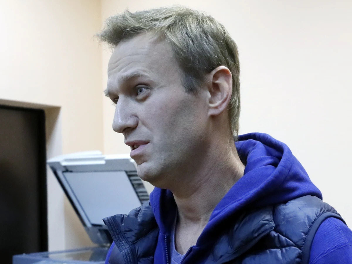 ​Jeden z przywódców opozycji antykremlowskiej w Rosji Aleksiej Nawalny wyszedł w niedzielę rano na wolność - poinformowały agencje. Nawalny spędził w areszcie półtora miesiąca za naruszenie zasad organizacji zgromadzeń publicznych.