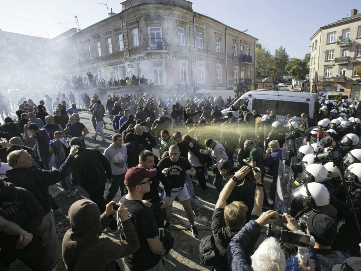 ​Ośmiu policjantów zostało niegroźnie rannych podczas zabezpieczenia Marszu Równości w sobotę w Lublinie. Zatrzymano 21 osób; 16 z nich będzie doprowadzonych do prokuratury - poinformowała policja.