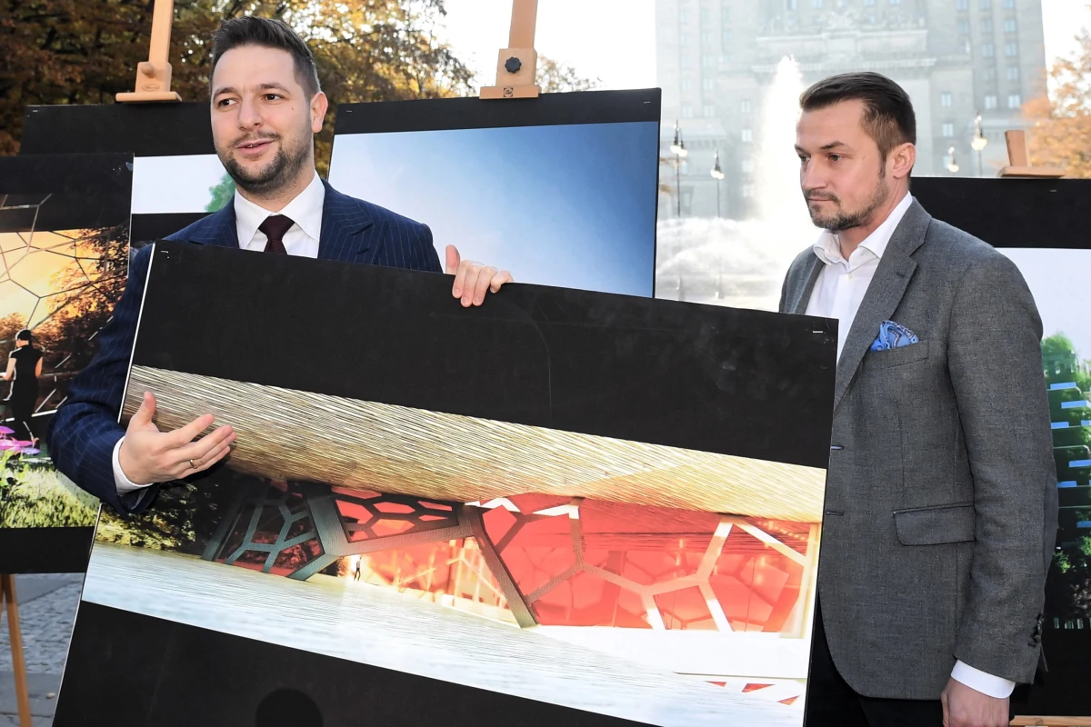 ​Stworzenie na Placu Defilad miejsca nowoczesnego, reprezentacyjnego, pełnego zieleni z miejscami przeznaczonymi na gastronomię, kulturę i usługi - zakłada koncepcja zaprezentowana przez kandydata Zjednoczonej Prawicy na prezydenta stolicy Patryka Jakiego. Jego zdaniem, obecnie Plac Defilad to "symbol nieudolności rządów Platformy Obywatelskiej"