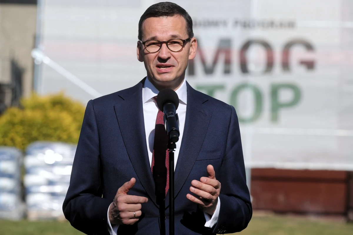 Premier Mateusz Morawiecki zainaugurował w Rzozowie w gminie Skawina (Małopolskie) program Stop Smog i spotkał się z pierwszymi beneficjentami tego projektu. Szef rządu wyraził nadzieję, że dzięki programowi powietrze będzie lepsze, a Polacy - zdrowsi.