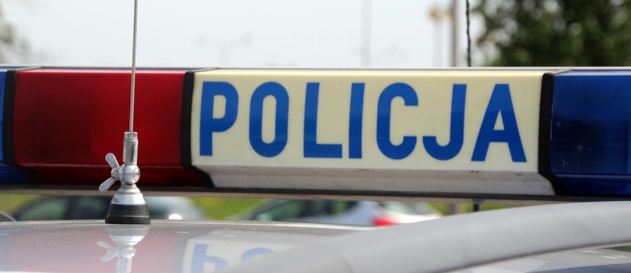 Mężczyzna, który w podwarszawskich Łazach w piątek uderzył w skodę, a następnie odjechał z jadącymi nią dziećmi usłyszał zarzuty - informuje rzecznik komendy stołecznej policji kom. Sylwester Marczak.