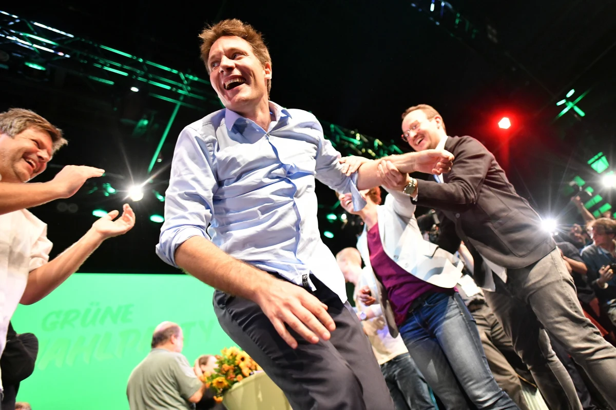 Chadecka CSU wygrała niedzielne wybory do landtagu Bawarii z wynikiem 37,2 proc, drugie miejsce przypadło Zielonym (17,5 proc.). To oficjalne dane po przeliczeniu wszystkich głosów. CSU straciła w regionalnym parlamencie bezwzględną większość.