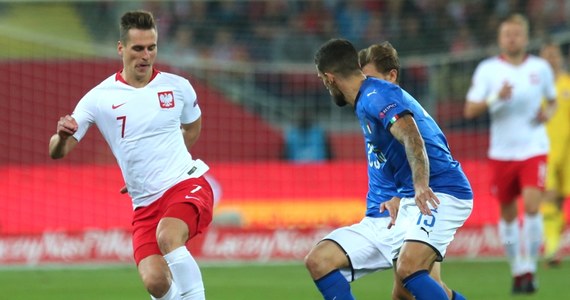 Polska przegrała w Chorzowie z Włochami 0:1 (0:0) w meczu piłkarskiej Ligi Narodów. Wiadomo już, że biało-czerwoni zajmą ostatnie miejsce w grupie i spadną do Dywizji B. To czwarty mecz drużyny narodowej pod wodzą Jerzego Brzęczka bez zwycięstwa. "Z pewnością nie zasługiwaliśmy na zwycięstwo" - stwierdził po meczu Arkadiusz Milik.