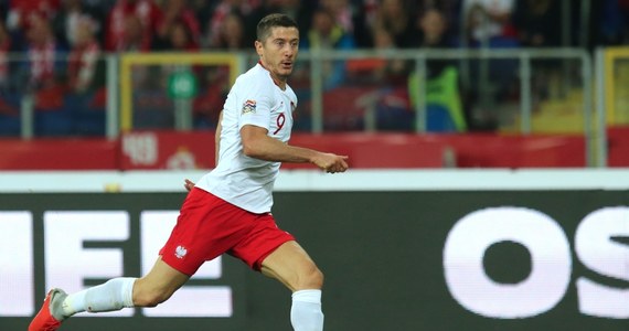 "Kiedy jest nowy trener, to nie od razu wszystko funkcjonuje jak trzeba. Trzeba powiedzieć jasno, że potrzeba na to czasu" - uważa kapitan piłkarskiej reprezentacji Polski Robert Lewandowski. "My jesteśmy wykonawcami i na boisku dajemy z siebie wszystko. Chcemy zawsze wygrywać" – powiedział z kolei Kamil Glik. W niedzielę drużyna narodowa przegrała z Włochami 0:1.