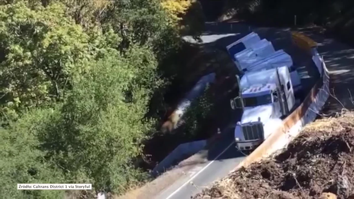 Kierowca ciężarówki zignorował znak drogowy i jego pojazd stoczył się z drogi kilkadziesiąt metrów w dół do wąwozu. Do wypadku doszło w hrabstwie Mendocino w Kalifornii. 